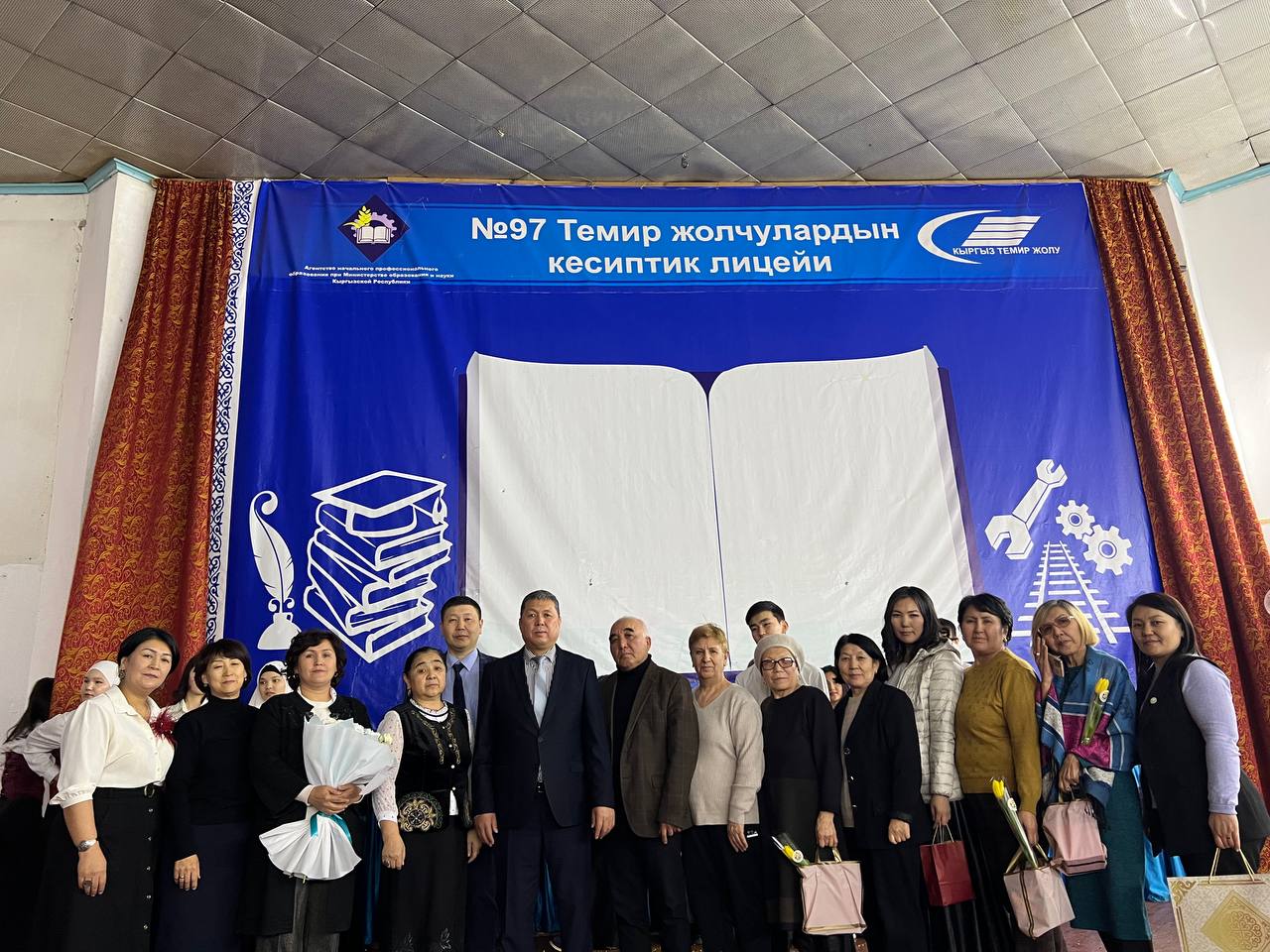 С весной и теплом: ПЛ №97 поздравляет женщин с 8 Марта!